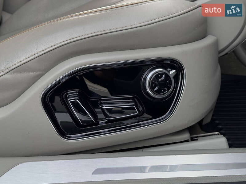 Седан Audi A8 2013 в Киеве
