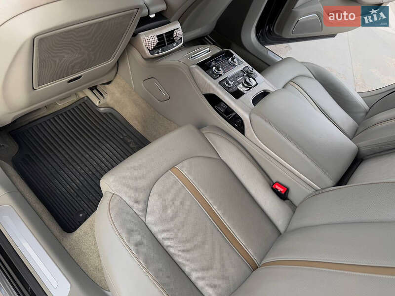 Седан Audi A8 2013 в Киеве
