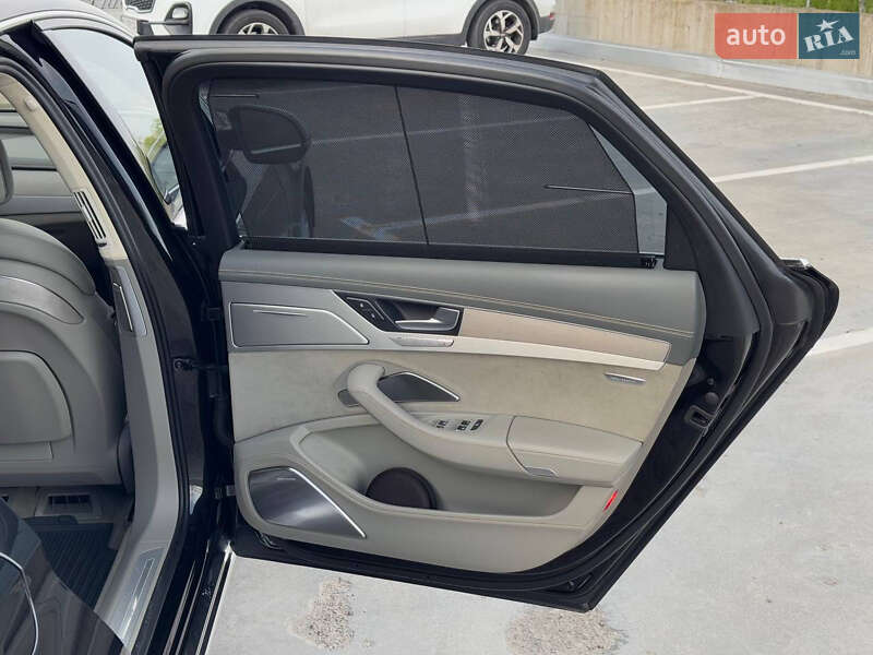 Седан Audi A8 2013 в Киеве