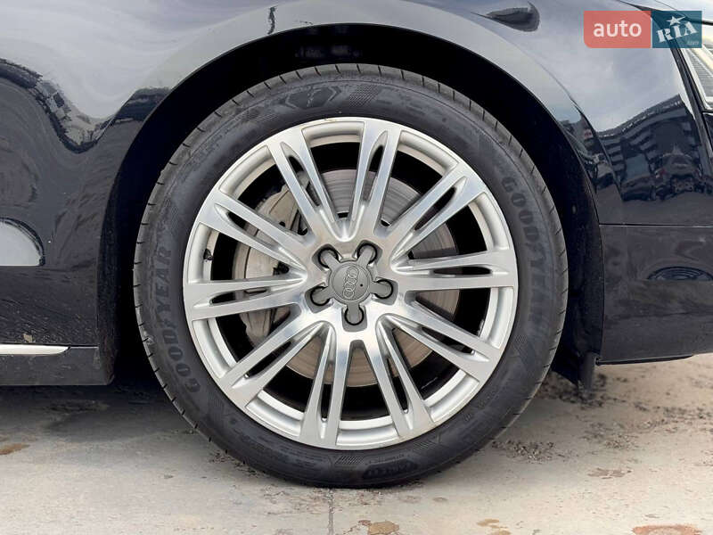 Седан Audi A8 2013 в Киеве