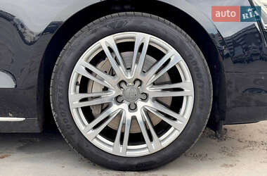Седан Audi A8 2013 в 