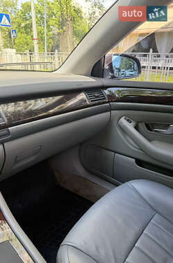 Седан Audi A8 2004 в 