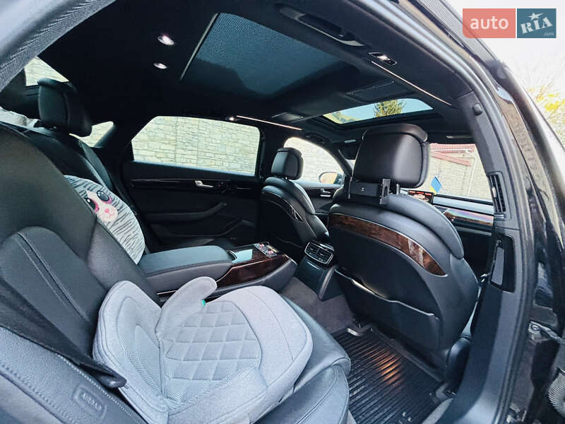 Седан Audi A8 2015 в Хмельницькому