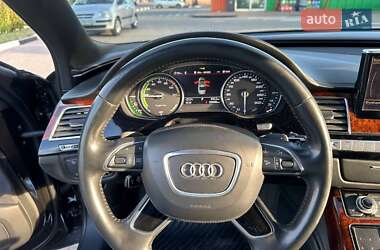 Седан Audi A8 2012 в 