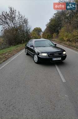 Седан Audi A8 1999 в Попельне