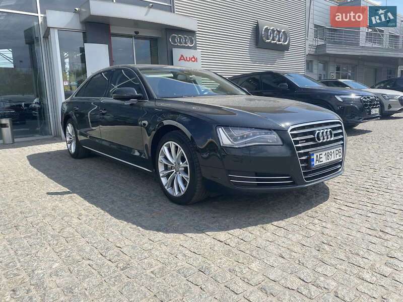 Седан Audi A8 2012 в Днепре