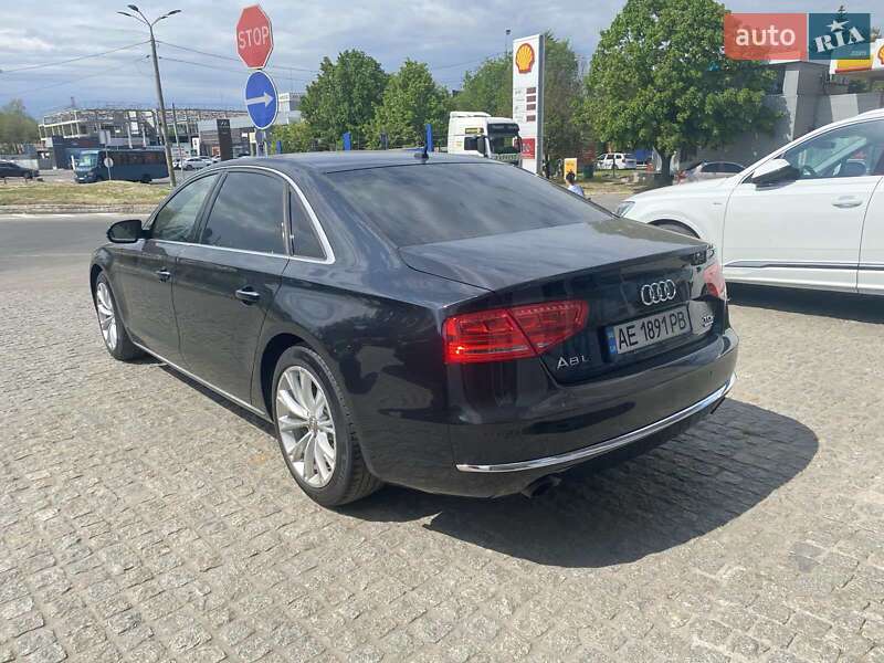 Седан Audi A8 2012 в Днепре