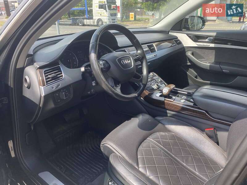 Седан Audi A8 2012 в Днепре