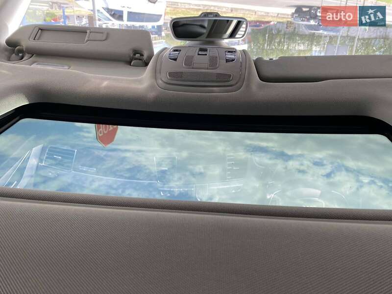Седан Audi A8 2012 в Днепре