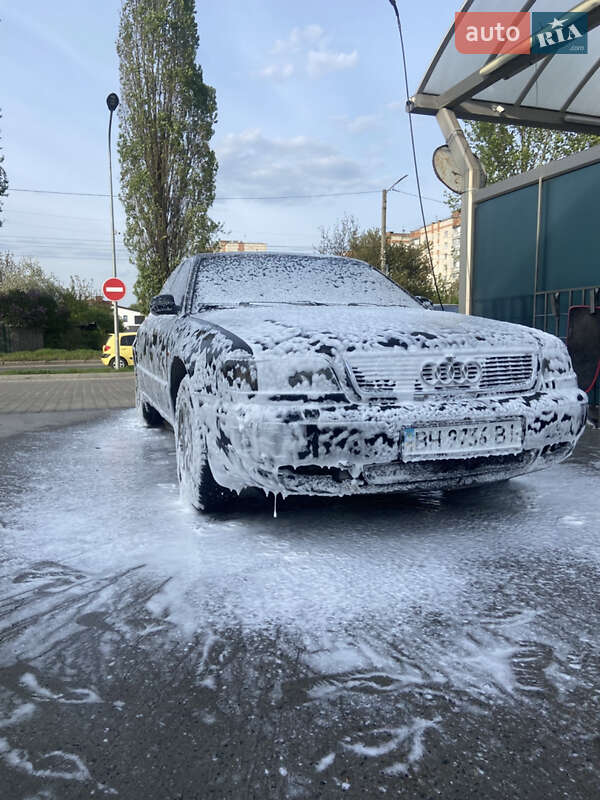 Седан Audi A8 1996 в Хмельницком