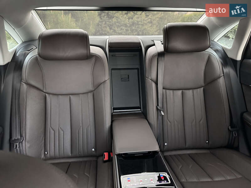 Седан Audi A8 2018 в Днепре