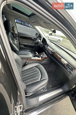 Седан Audi A8 2017 в 