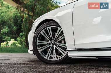 Седан Audi A8 2022 в 