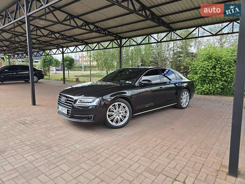 Седан Audi A8 2015 в 