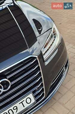 Седан Audi A8 2015 в 