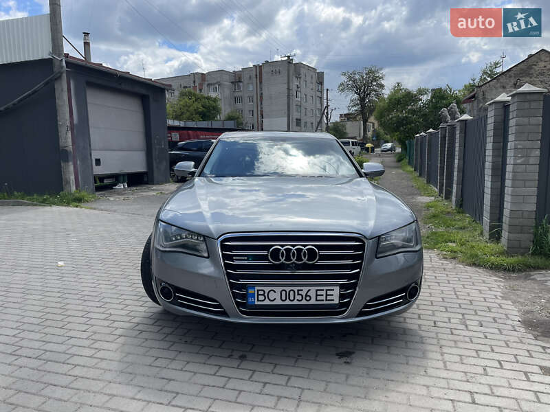 Седан Audi A8 2013 в Львові