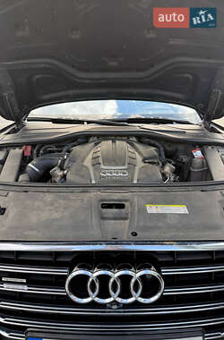 Седан Audi A8 2013 в 