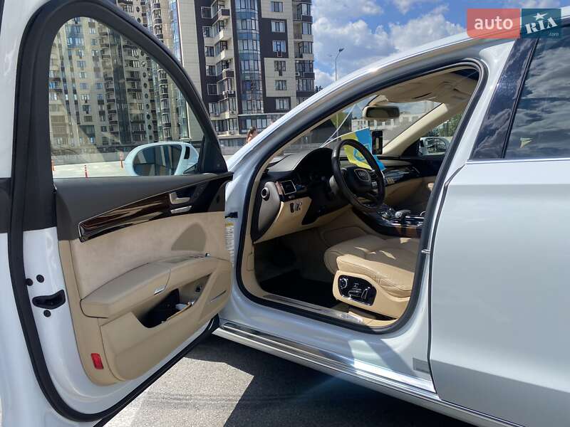 Седан Audi A8 2015 в Киеве