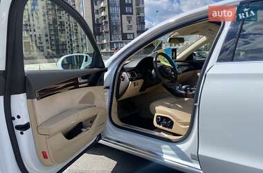 Седан Audi A8 2015 в 