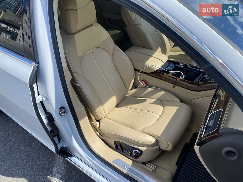 Седан Audi A8 2015 в Киеве