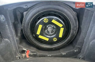 Седан Audi A8 2012 в 