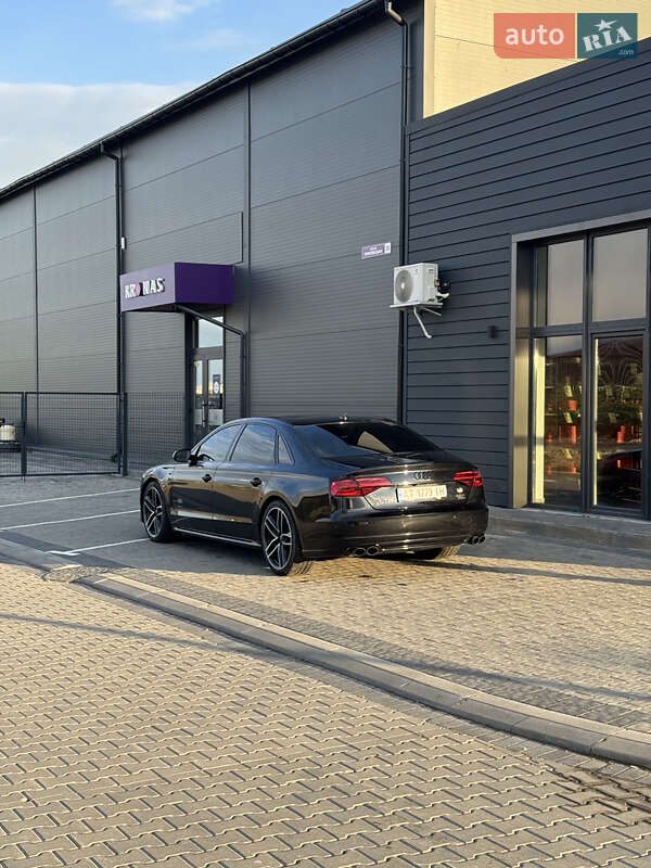 Седан Audi A8 2015 в Ивано-Франковске