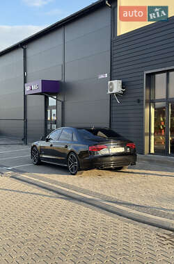 Седан Audi A8 2015 в 