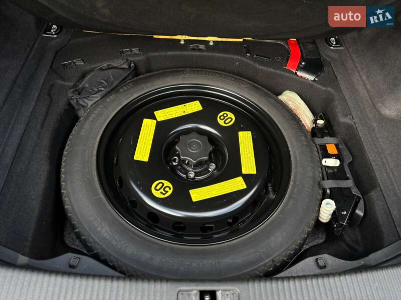 Седан Audi A8 2014 в Киеве