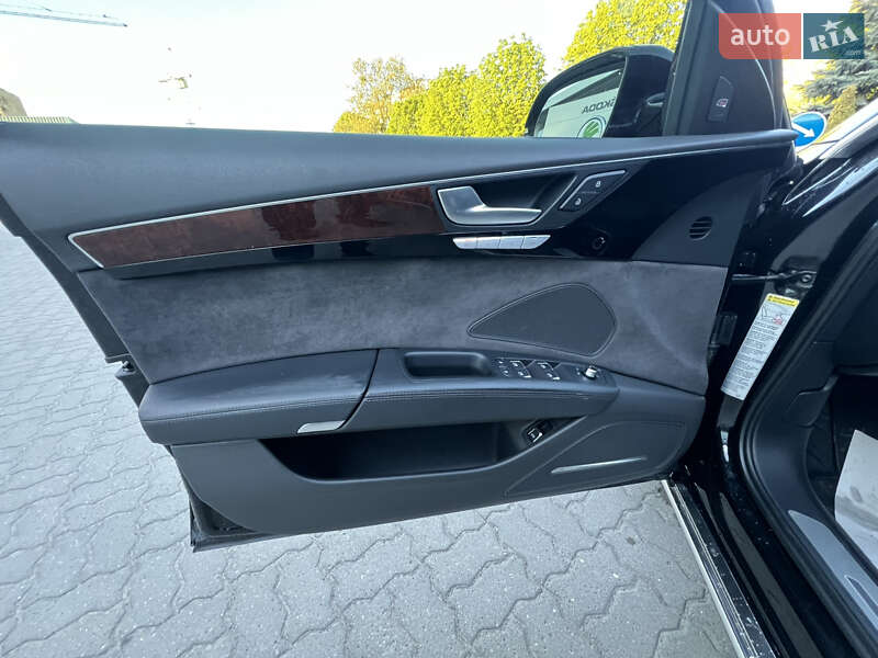 Седан Audi A8 2013 в Луцьку