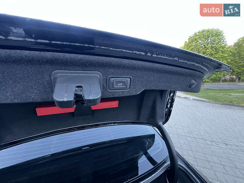 Седан Audi A8 2013 в Луцьку