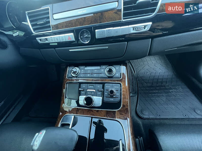 Седан Audi A8 2013 в Луцьку