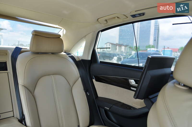 Седан Audi A8 2012 в Киеве