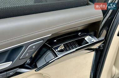 Седан Audi A8 2013 в 