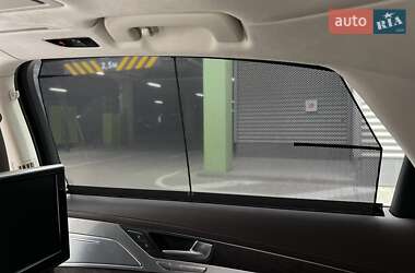 Седан Audi A8 2012 в 
