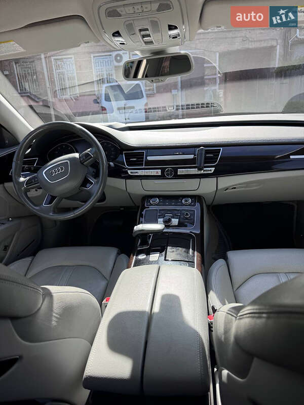 Седан Audi A8 2017 в Днепре