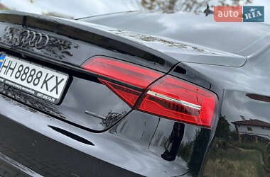 Седан Audi A8 2015 в 