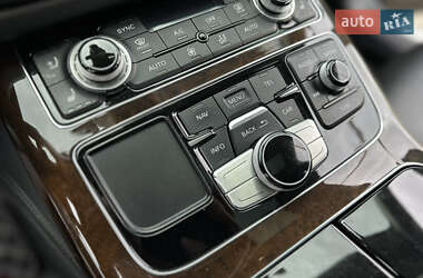 Седан Audi A8 2015 в 