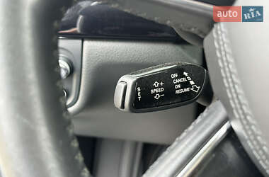 Седан Audi A8 2015 в 