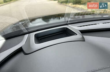 Седан Audi A8 2015 в 