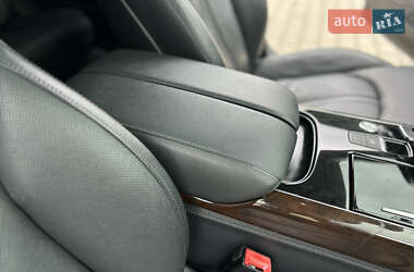 Седан Audi A8 2015 в 