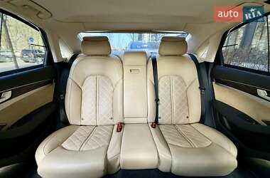 Седан Audi A8 2013 в 