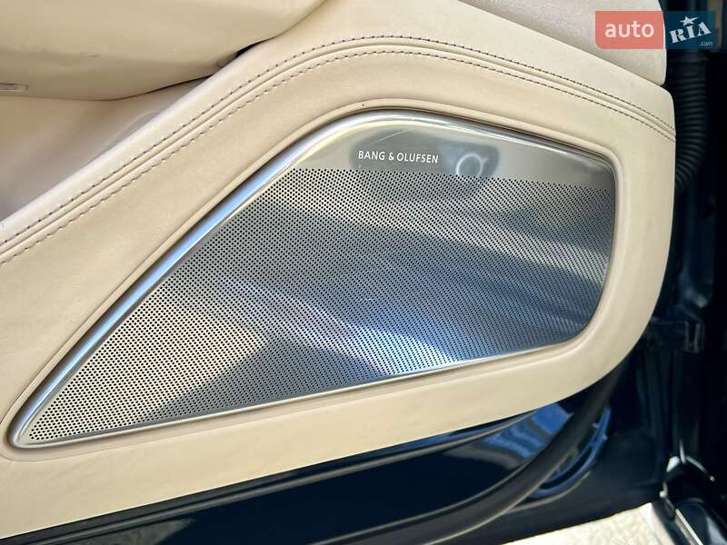 Седан Audi A8 2010 в Киеве