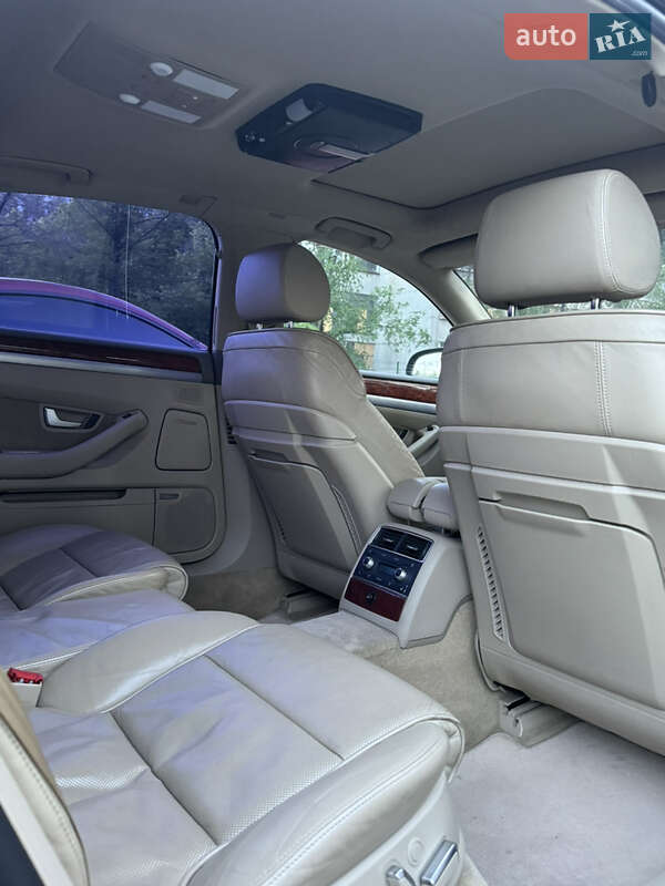 Седан Audi A8 2004 в Днепре