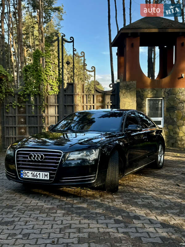 Седан Audi A8 2012 в Новояворовске