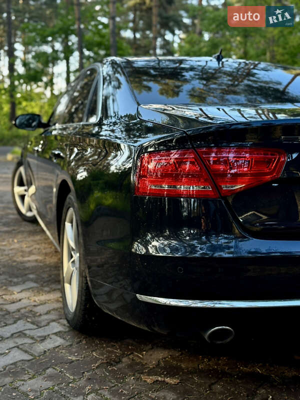 Седан Audi A8 2012 в Новояворовске