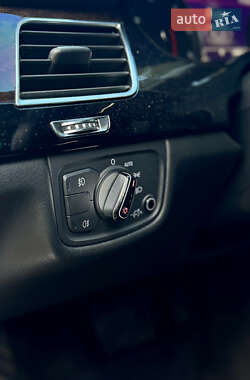 Седан Audi A8 2012 в 