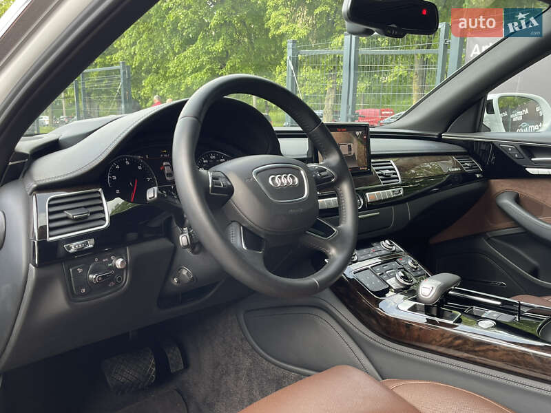 Седан Audi A8 2016 в Ровно