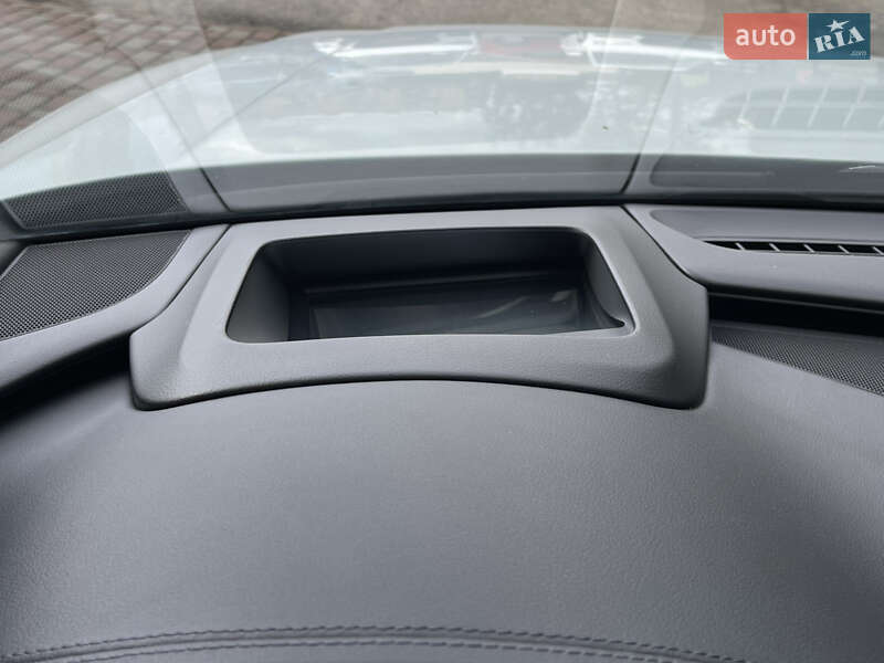 Седан Audi A8 2016 в Ровно