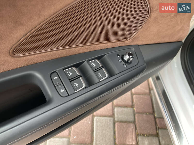 Седан Audi A8 2016 в Ровно