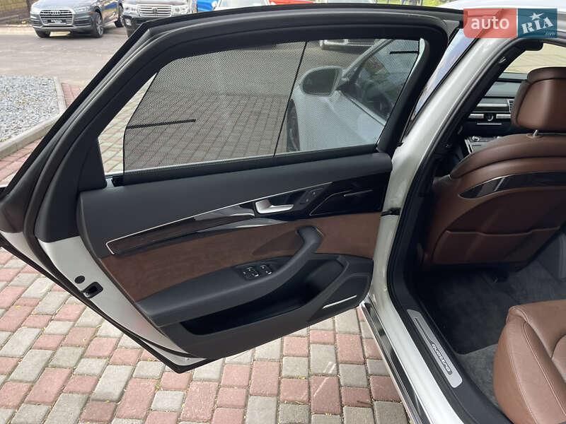 Седан Audi A8 2016 в Ровно